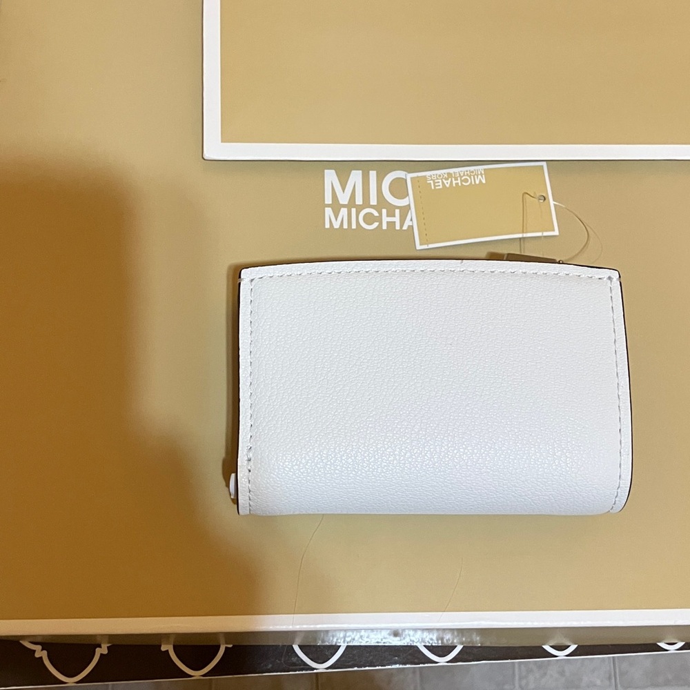 Michael Kors Bryant leather optic white wallet - Picture 3 of 11